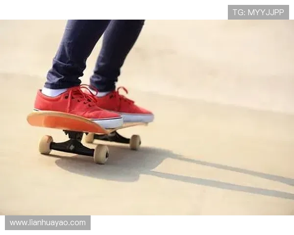 滑板爱好者必备的体能训练攻略 提升平衡力爆发力与耐力的全方位训练方法